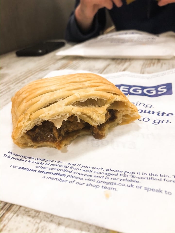 review photo of Greggs Vegan Steak Bake shared by @minimallucy on 04 Jan 2020 - review