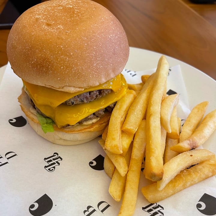 review photo of Love Handle Double Cheese Burguer shared by @pindiola on 06 May 2022 - review