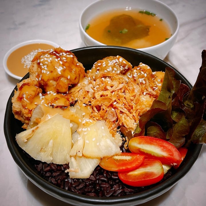 photo of VEGANERIE Concept Cauliflower Teriyaki With Rice shared by @veggiexplorer on  18 Jul 2022 - review