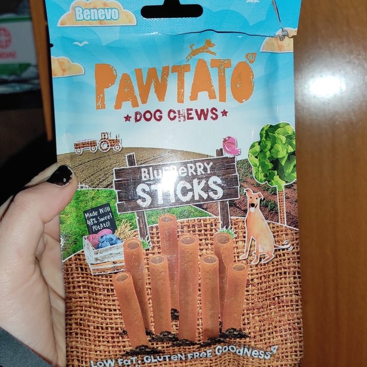 photo of Benevo Pawtato Dog Chews Blueberry Sticks shared by @fundacionelhogar on  06 Jan 2021 - review