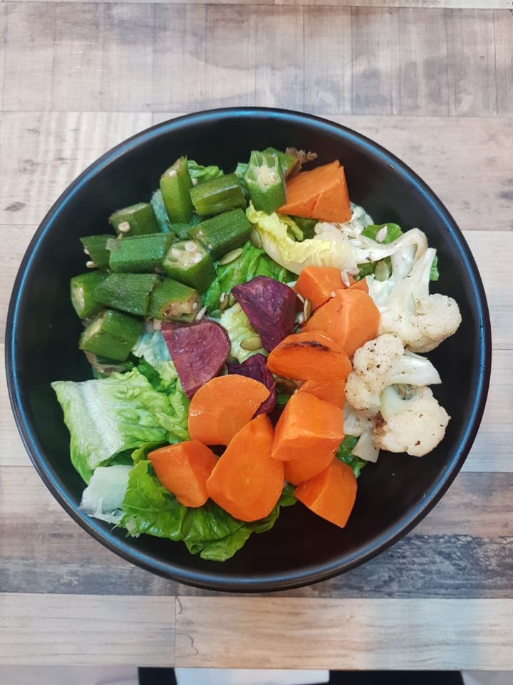 photo of The Autobus Custom salad shared by @ycarolyn on  28 Mar 2019 - review