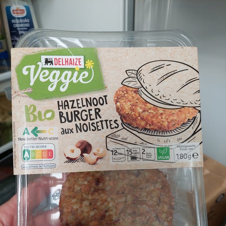 review photo of Delhaize veggie Burger Aux Noisette shared by @aniella on 04 May 2022 - review
