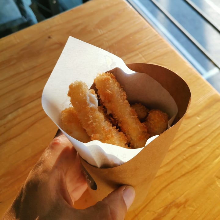 photo of WTF Plant? Mozzarella Sticks shared by @lunascorner on  16 Mar 2022 - review