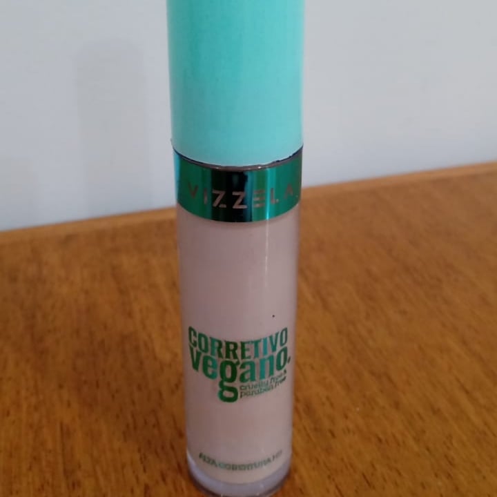 photo of Vizzela Cosméticos Corretivo líquido vegano shared by @giovanaesc on  07 May 2022 - review