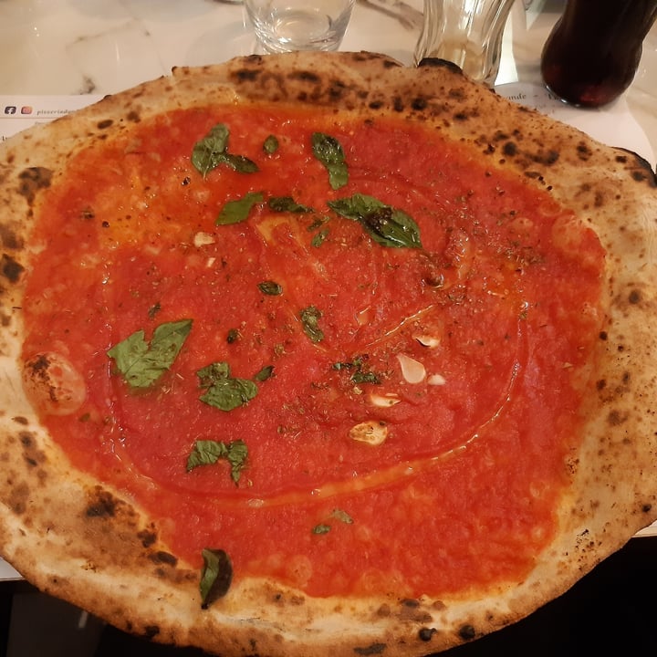 photo of L' Antica pizzeria da Michele Torino Pizza marinara shared by @robeart on  22 Oct 2022 - review