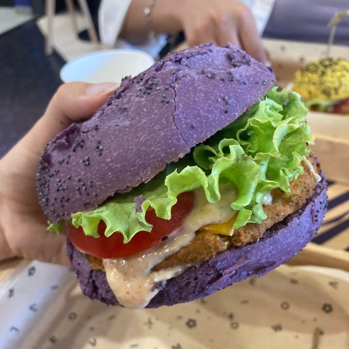 photo of Flower Burger Purple Cheesy shared by @utente2000 on  14 Jul 2022 - review