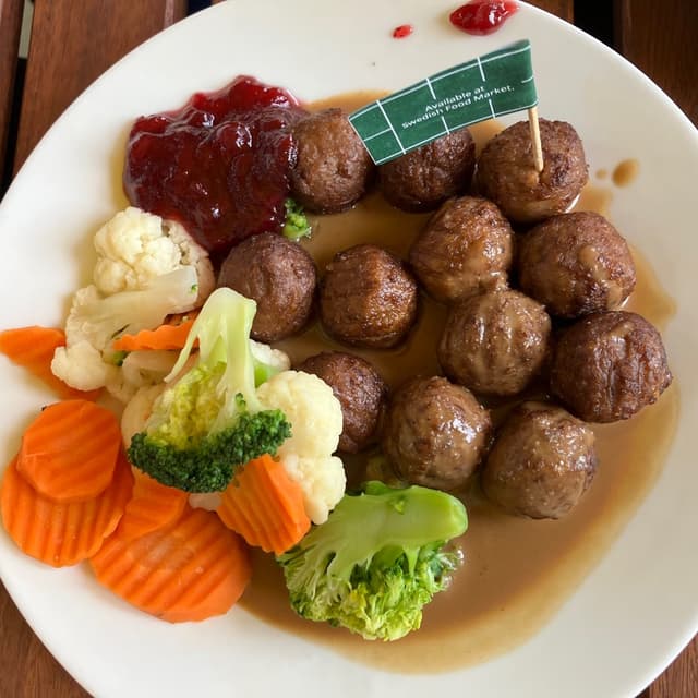 Photo of the dish “plant balls with mashed potato and mixed vegetables”