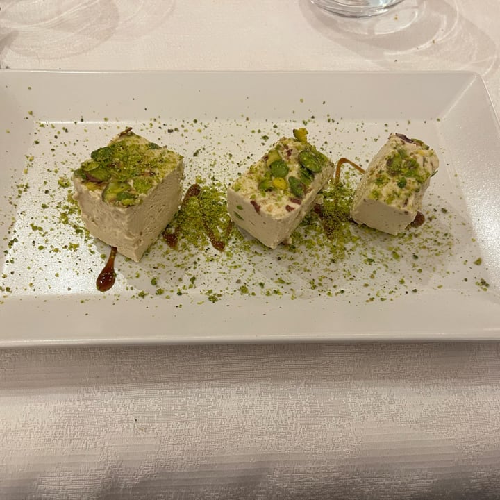 review photo of Mille e una Notte Trieste Dolce Ai Semi Di Sesamo E Pistacchio shared by @samanthag on 08 Apr 2022 - review