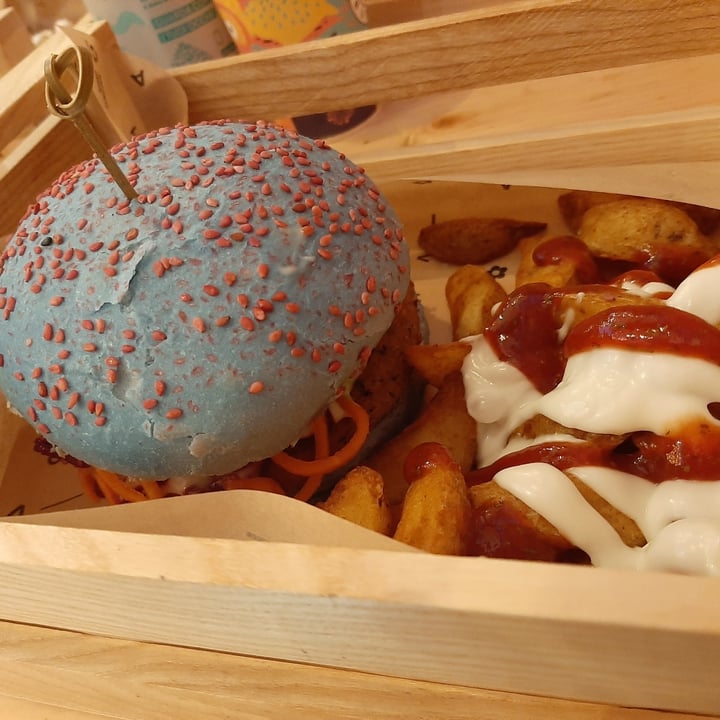 photo of Flower Burger I Puffi Burger shared by @caterinag on  24 Mar 2022 - review