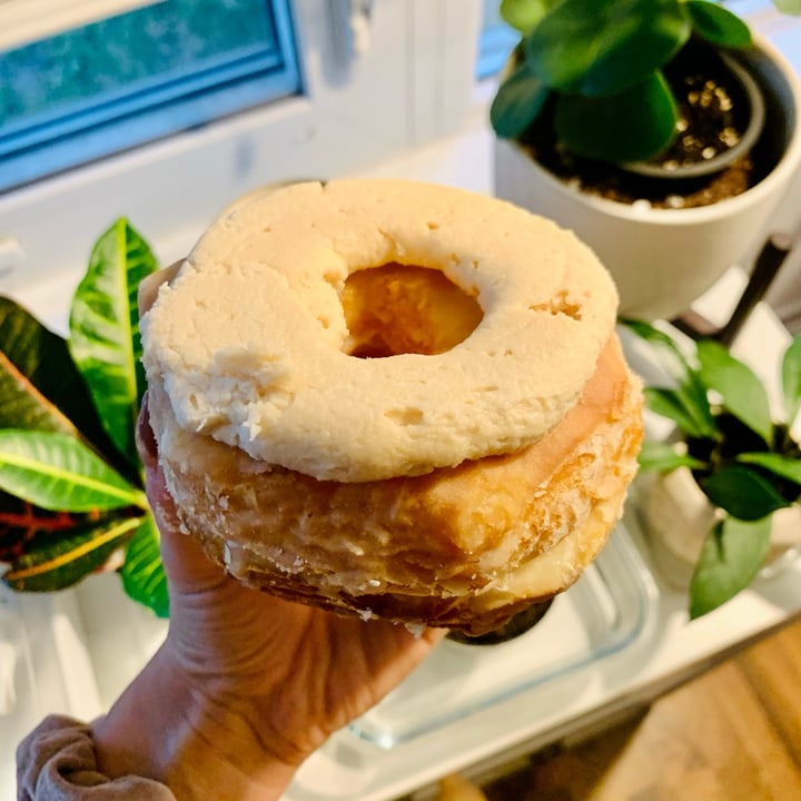 photo of MACHINO DONUTS peanut butter cronut shared by @thealexrae on  27 Dec 2021 - review