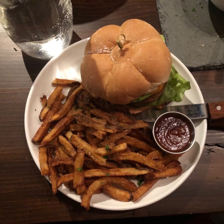 photo of Modern Love Modern Burger shared by @ariaoreo on  02 Feb 2020 - review