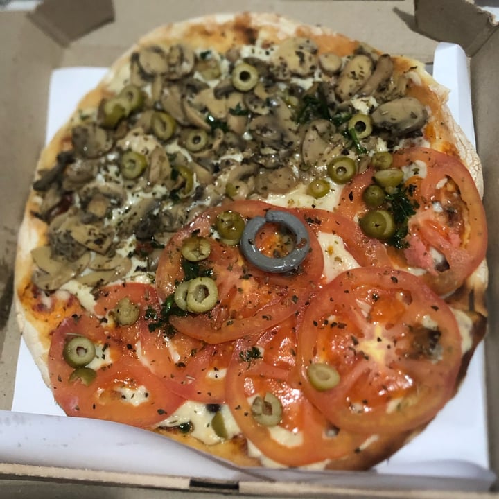 review photo of El Horno Pizza de Quesofu Napolitana shared by @ayma09 on 18 Jun 2022 - review