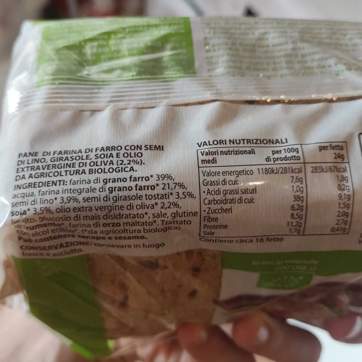 photo of Verso Natura Conad Veg Pane di farro con semi di lino, girasole e soia shared by @zozzonevegano on  24 Jun 2022 - review