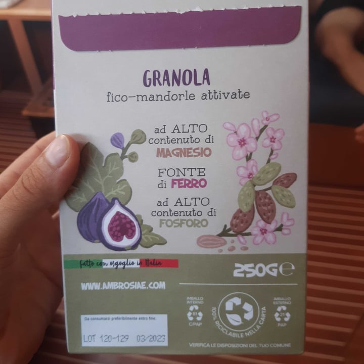 photo of Ambrosiae Granola fico e mandorle attivate shared by @nicolezordan on  06 Jul 2022 - review