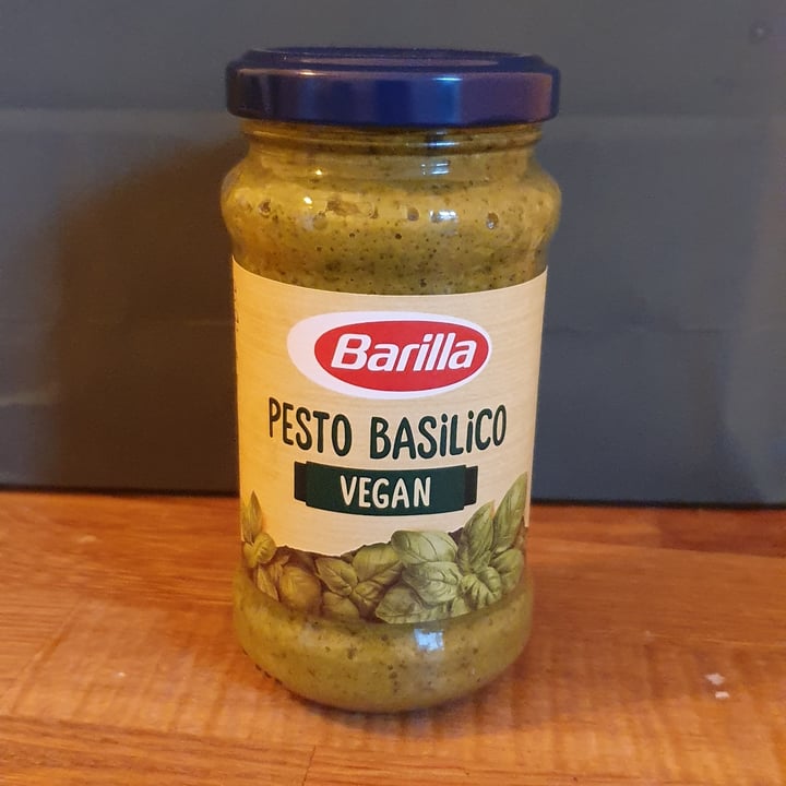 photo of Barilla Pesto Basilico Vegan shared by @jlnfchs on  11 Aug 2021 - review