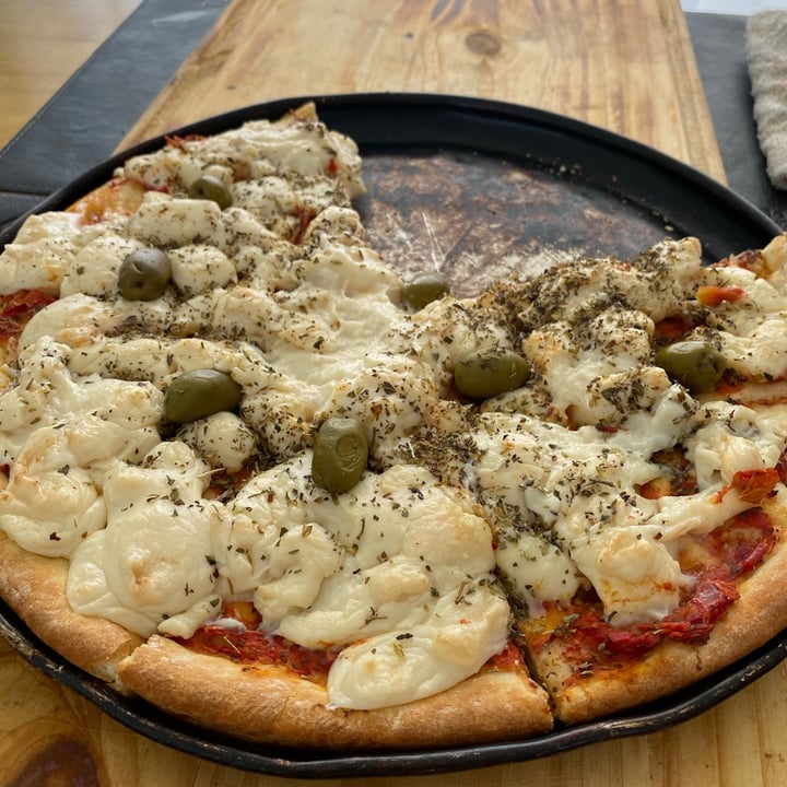 review photo of Empanadas de 10 San Isidro Pizza de Muzzarella Vegana shared by @lopiff on 29 Mar 2021 - review