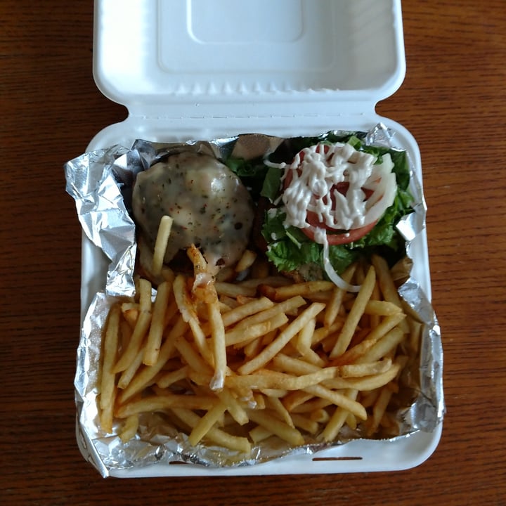 photo of Trio Plant-based Fiesta Beyond Burger shared by @iszy on  24 May 2020 - review