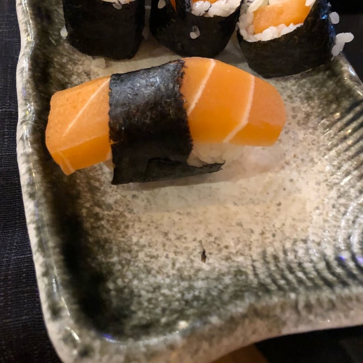 photo of Domò Sushi Nigiri salmone vegano shared by @bebibi on  03 Sep 2022 - review