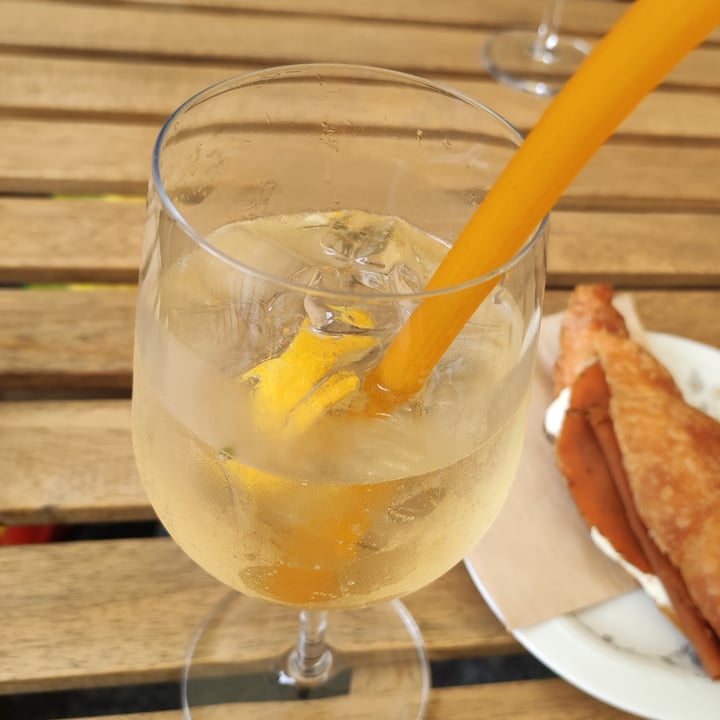photo of Sali&Pistacchi hugo spritz shared by @triglifafalelotosus on  23 Aug 2022 - review