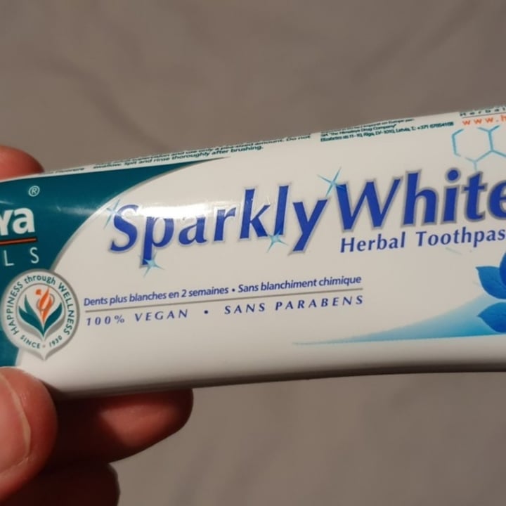 photo of Himalaya Herbals Active White Fresh Gel Toothpaste shared by @livingkindly on  07 Jun 2022 - review