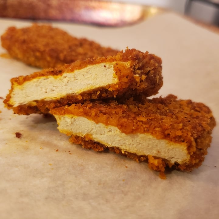 photo of Gardein Nashville Hot Chick'n Tenders shared by @itsninnin on  25 May 2022 - review