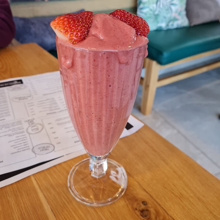 photo of Kaylee's Eatery Wimbledon Superfood Smoothie shared by @makeadifference on  19 Jun 2022 - review