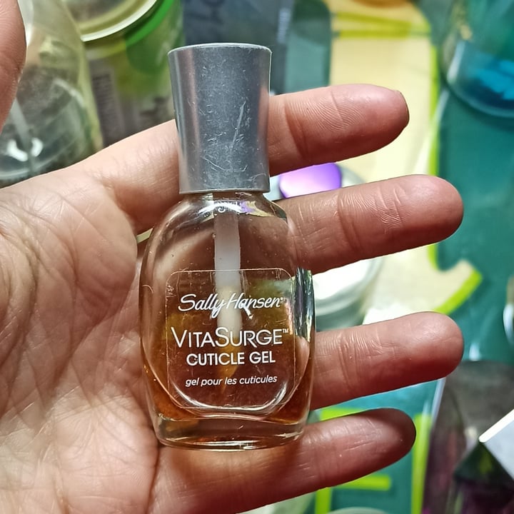 review photo of Sally Hansen vitasurge cuticle gel shared by @elisaboari on 21 Jun 2022 - review