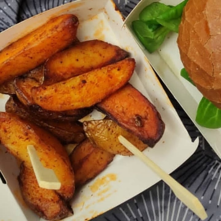photo of Van Ver Burger Patate Al Forno shared by @tastyveg on  09 Sep 2021 - review
