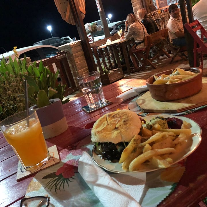 review photo of Las Cuevas Hamburguesa De Lentejas shared by @daianasolvera on 14 Jan 2022 - review