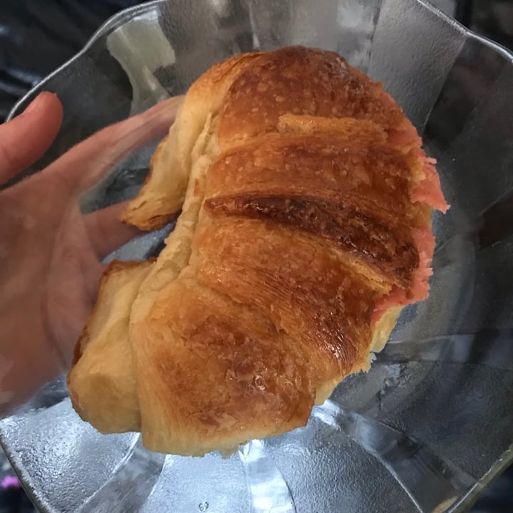 review photo of PanaderĂa DyD Medialuna de JamĂłn y Queso shared by @melaniemarchesi on 23 Aug 2020 - review