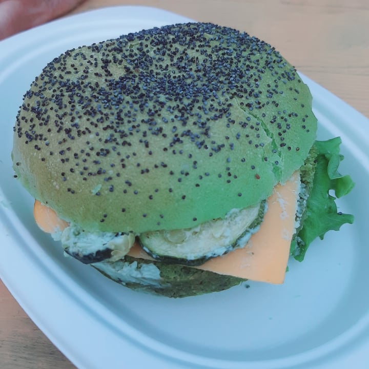 photo of Green-go Kitchen Green Jelly Burger shared by @valentinagelso23 on  15 Jul 2022 - review