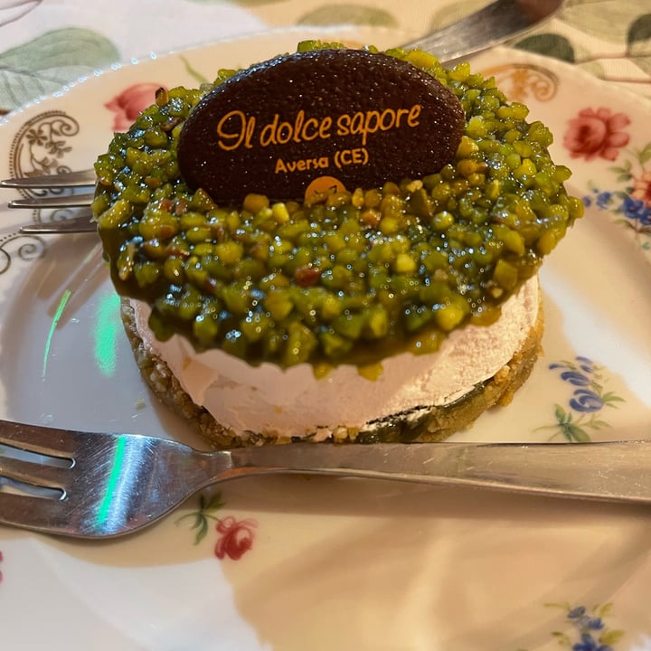 photo of Lo Famo Sano cheesecake vegan al pistacchio shared by @rollino on  26 Jun 2022 - review