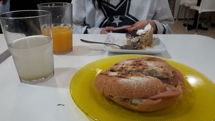 review photo of Loving Hut Microcentro Tostado de "jamón" y "queso" 100% vegano shared by @juli2019 on 02 Aug 2019 - review