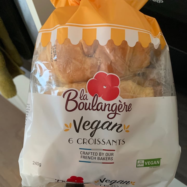 photo of La Boulangère 6 Croissants Vegan shared by @zoehamill on  15 Feb 2021 - review