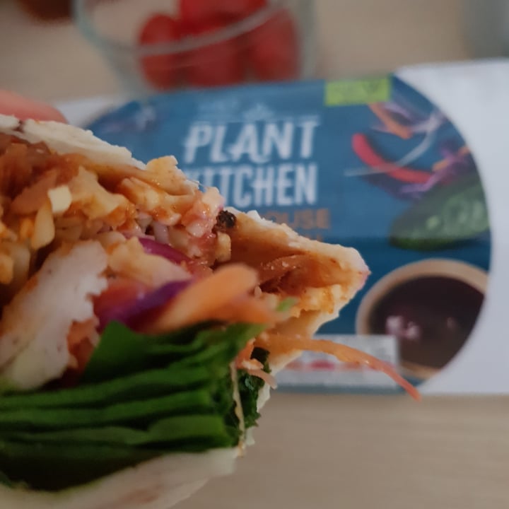 photo of Plant Kitchen (M&S) No Chicken Smokehouse Wrap shared by @vegancybele on  11 Oct 2020 - review