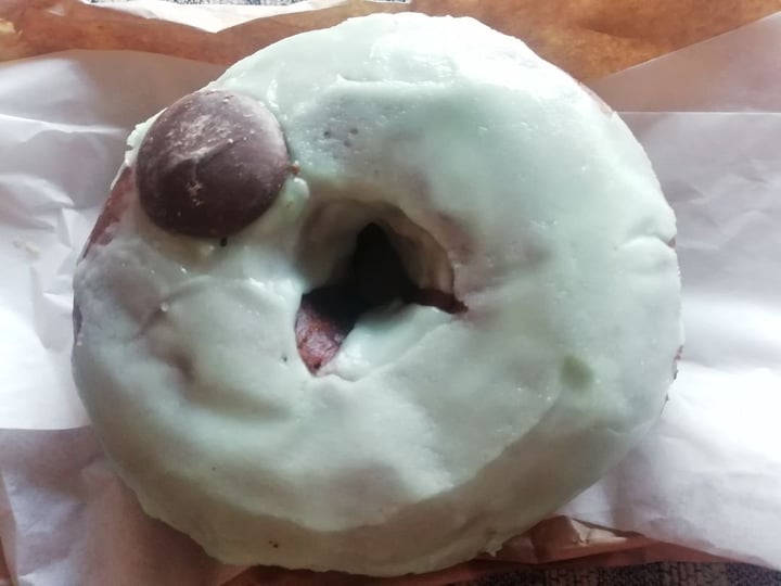 photo of Donut Corp. Dona menta chocolate shared by @cataibaceta on  27 Feb 2020 - review