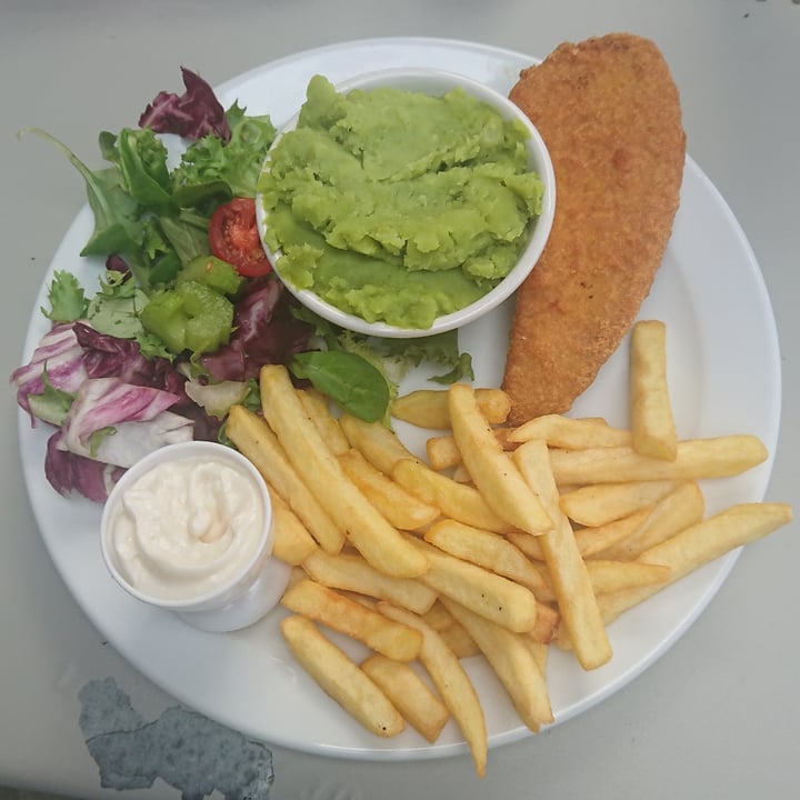 photo of The Retreat Animal Rescue Cod, chips & mushy peas shared by @sunmoony on  21 Aug 2021 - review