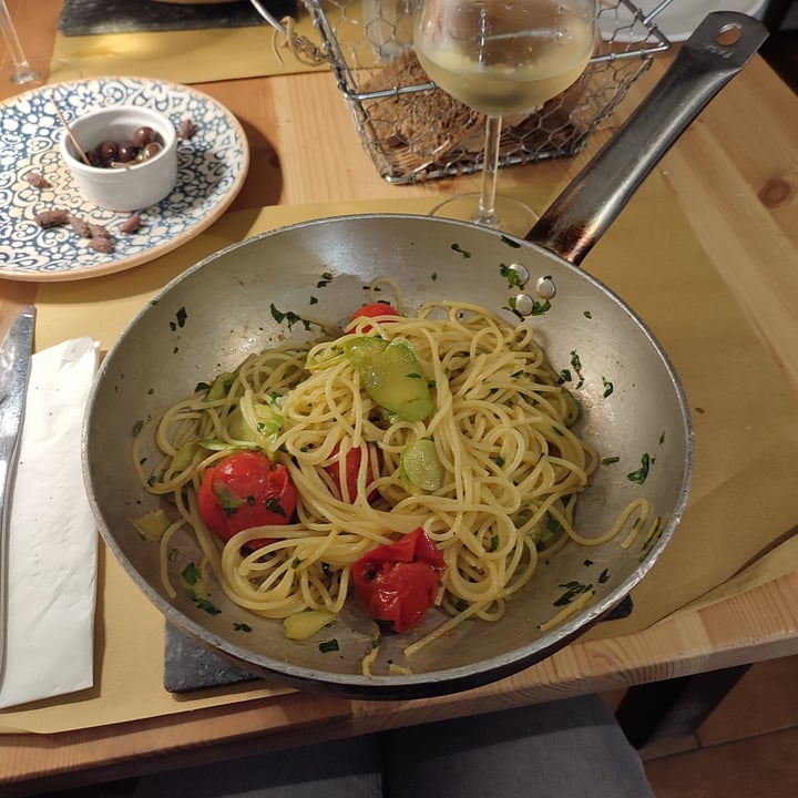 photo of Osteria della Salute Spaghetti Aglio Olio E Peperoncino Con Zucchine Trombetta E Pomodorini Al Vapore shared by @monica86 on  31 Oct 2022 - review