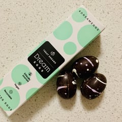 Vegan chocolate eggs to make your Easter eggs-tra special ✨