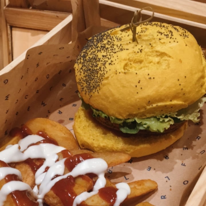 photo of Flower Burger Roma Spicy cecio shared by @clarislide on  31 Aug 2020 - review