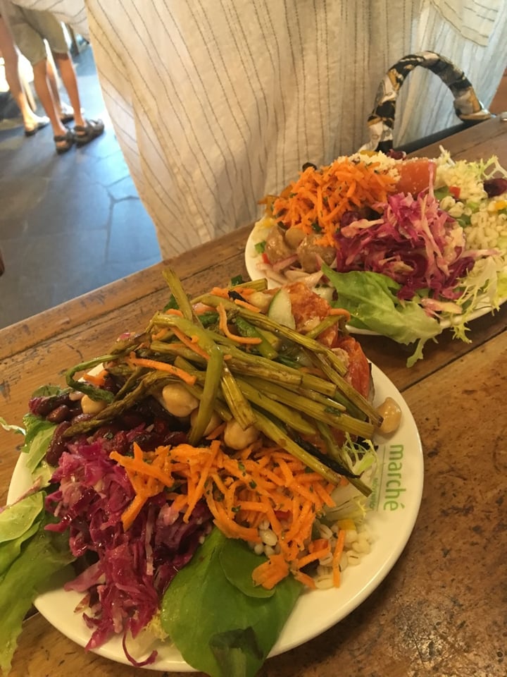review photo of MarchƩ Mƶvenpick VivoCity Salad Bar shared by @adoratory on 20 Mar 2020 - review