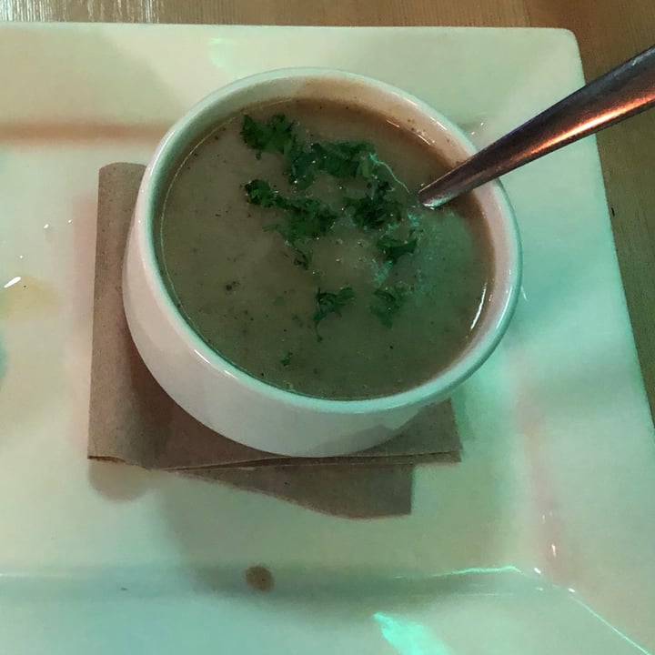 photo of Nourish Bistro Banff Garlic and potato soup shared by @lea04paquet on  08 Mar 2021 - review