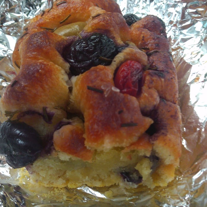 photo of VEGANO Focaccia De Tomates Y Azeitunas shared by @mirno on  26 Jan 2021 - review