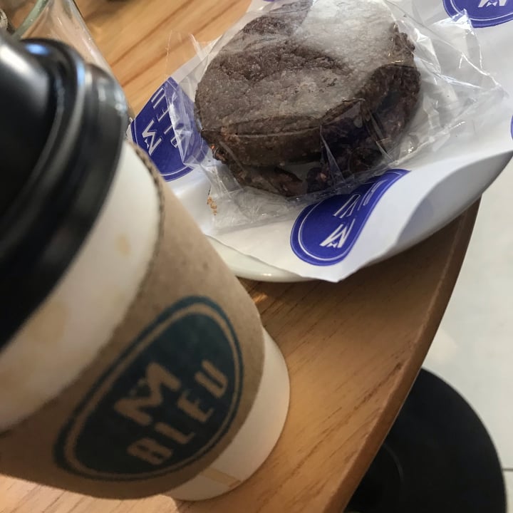 review photo of Monsieur Bleu Resto-Bar Alfajor Vegano shared by @jenarav on 04 Nov 2022 - review