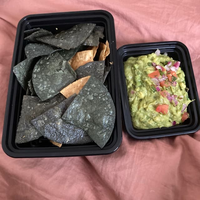 菜肴“Chips and guacamole”的照片