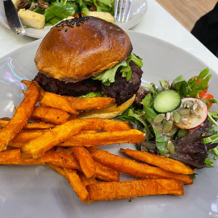 photo of Cedele All Day Dining Beetroot Avocado burger shared by @lahari on  12 Sep 2021 - review