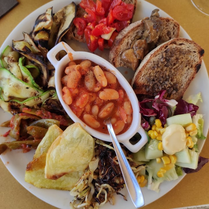 photo of Una Terrazza in Toscana (Temporarily closed) Vegan platter / Piatto vegano shared by @tuscanvegan on  29 Aug 2021 - review