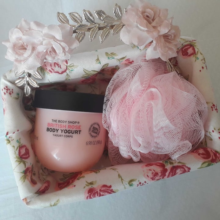 review photo of The Body Shop British Rose Body Yoghurt shared by @karishandtheo on 09 Aug 2020 - review