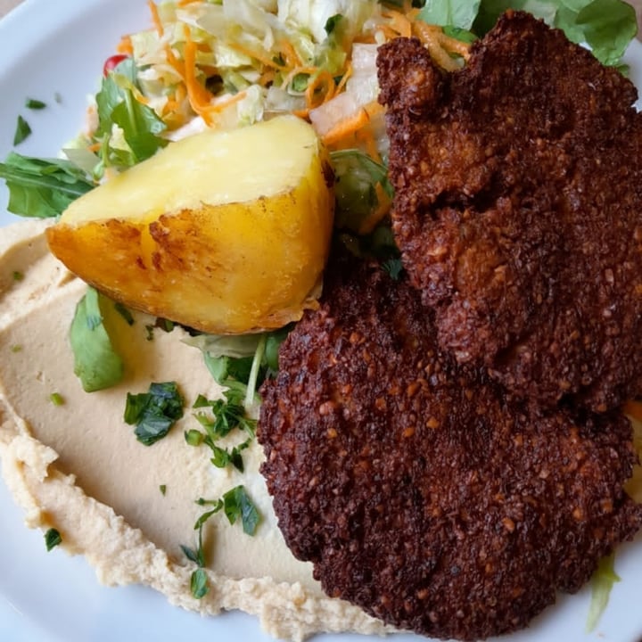 photo of Hans Cocina Natural Milanesas De Garbanzos Con Ensalada shared by @fedebrrascruz on  08 Aug 2022 - review