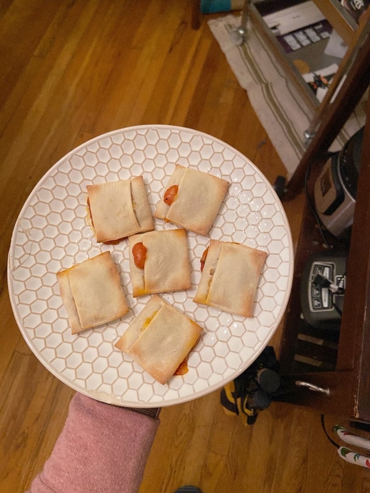 review photo of Amy’s Vegan Cheese Pizza Snack Bites shared by @catealysse on 22 Jan 2020 - review